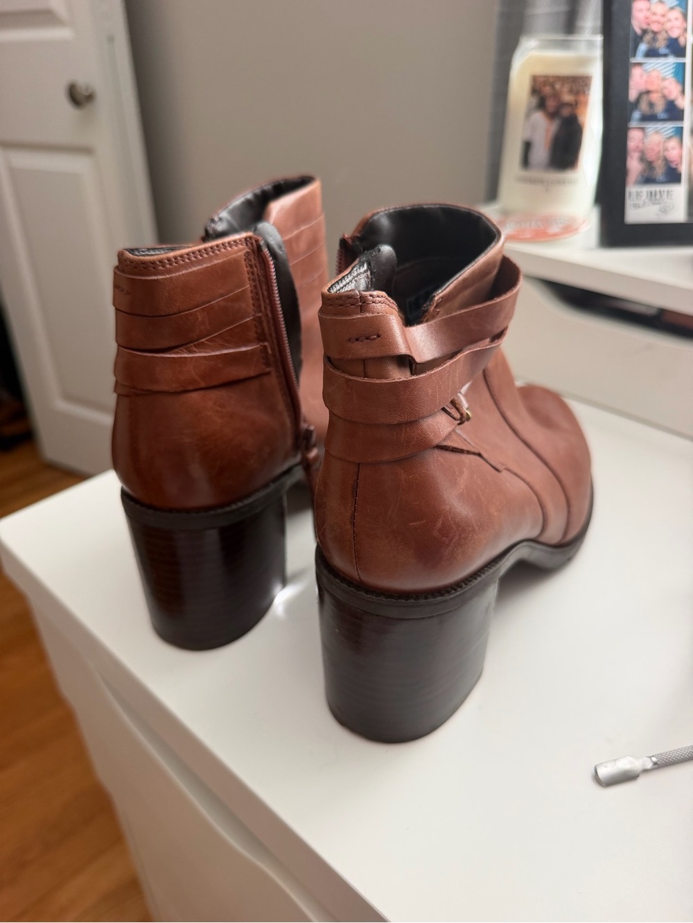Clarks brown leather ankle booties, women’s size 8.5 US